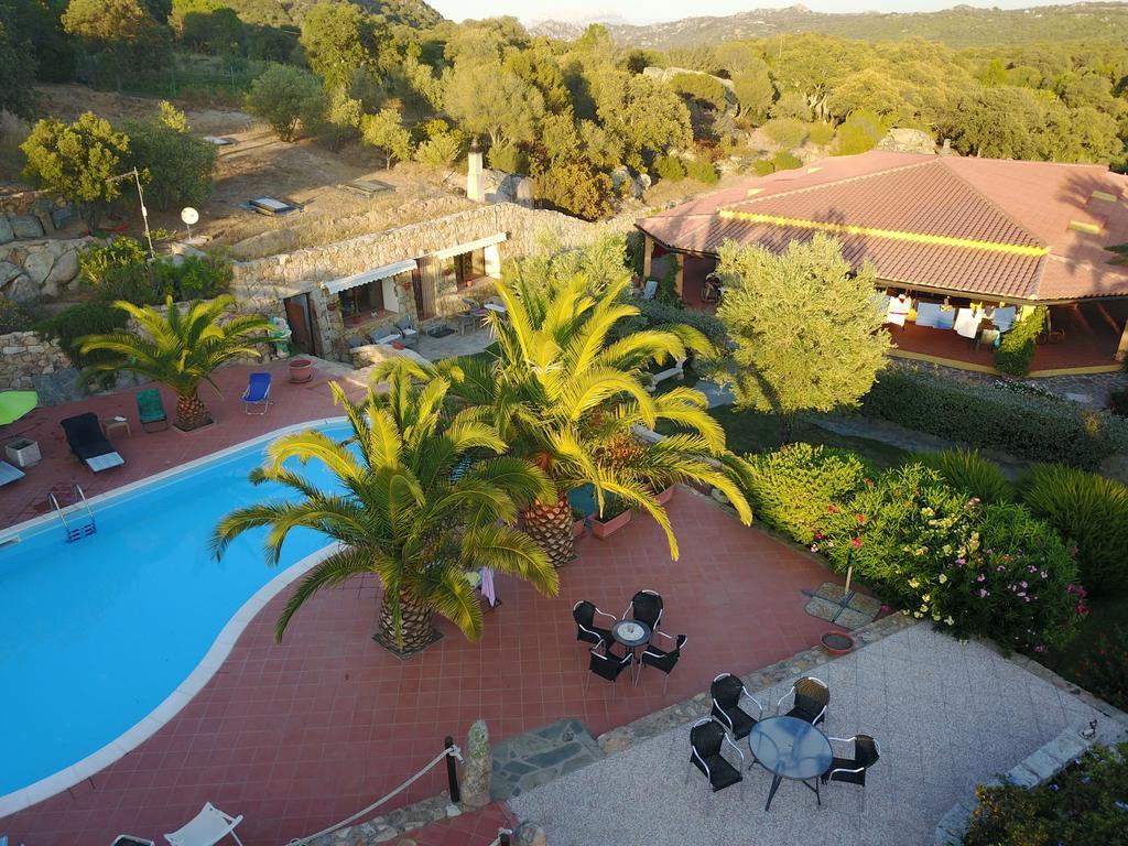 Residence Villa Smeralda Telti Buitenkant foto