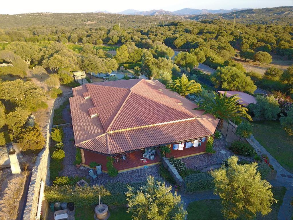 Residence Villa Smeralda Telti Buitenkant foto