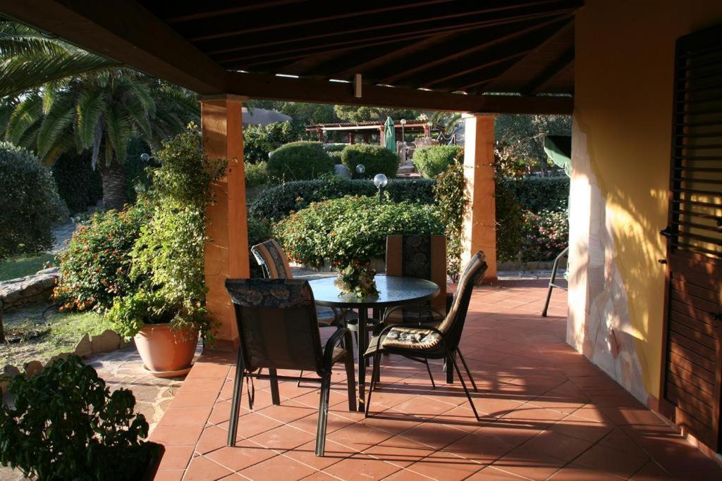 Residence Villa Smeralda Telti Buitenkant foto