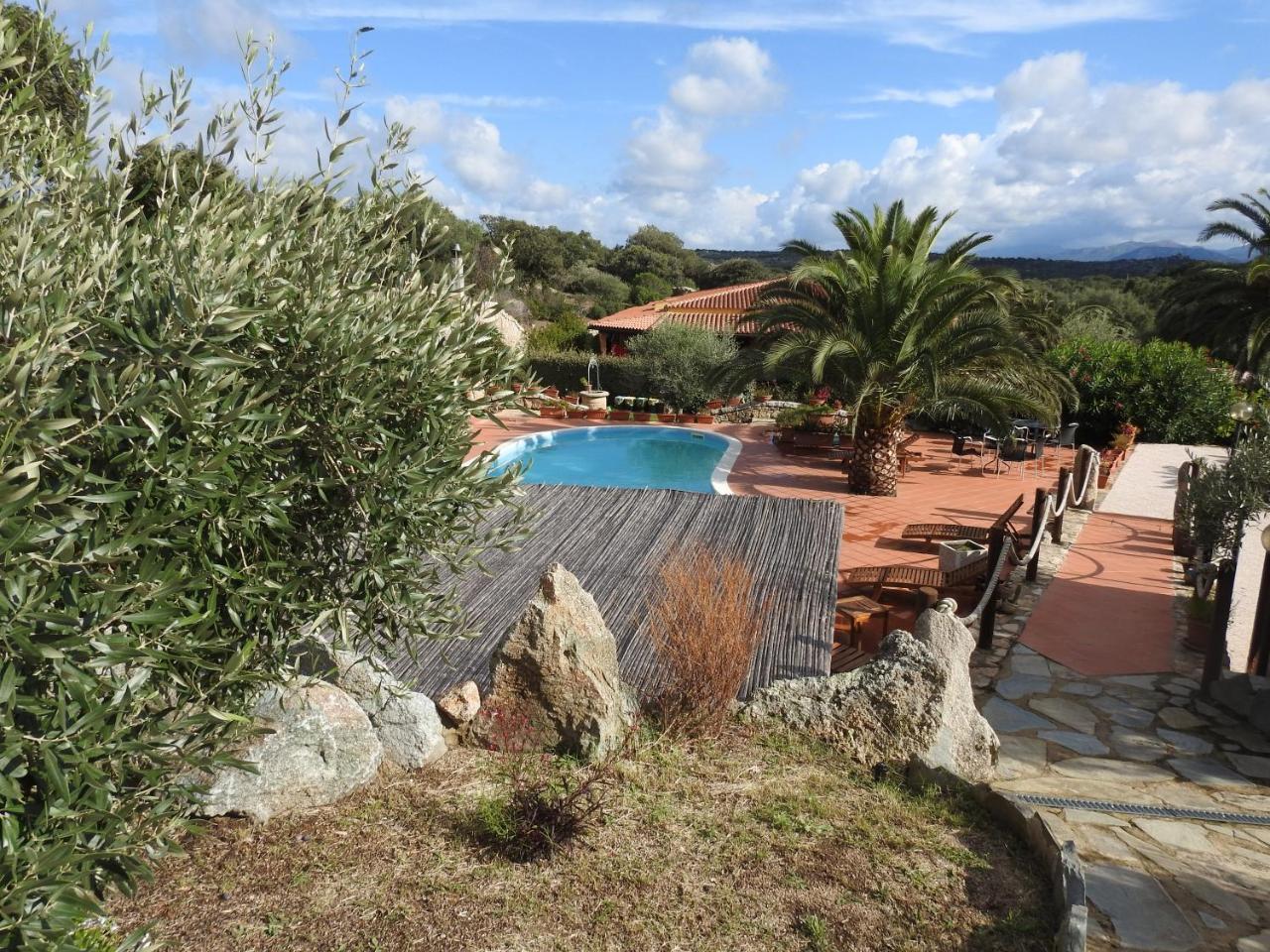 Residence Villa Smeralda Telti Buitenkant foto