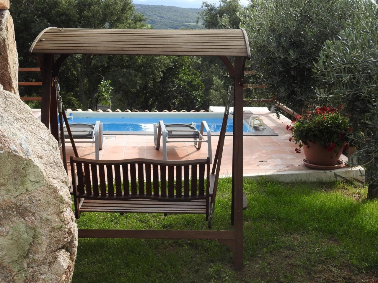 Residence Villa Smeralda Telti Buitenkant foto