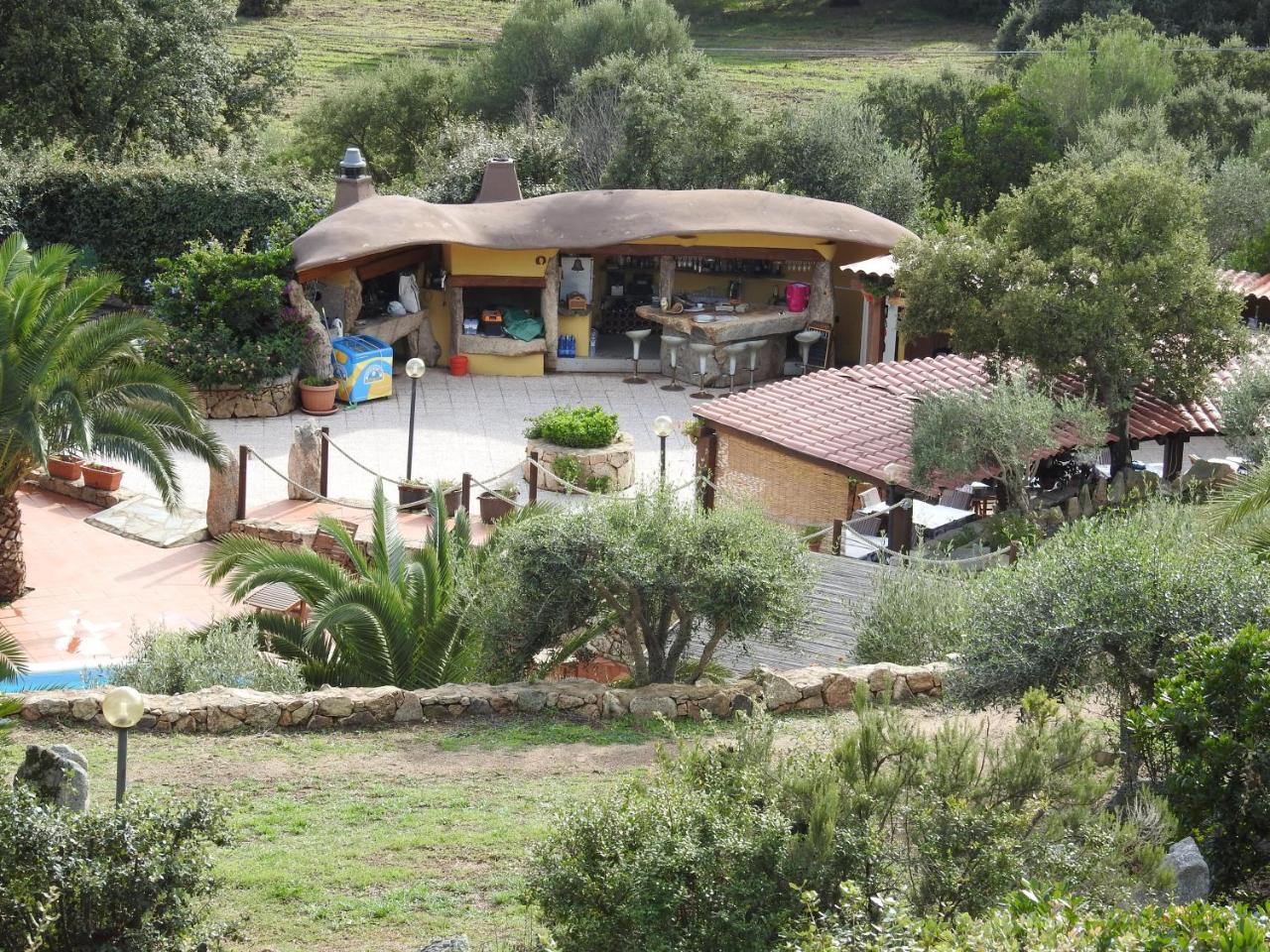Residence Villa Smeralda Telti Buitenkant foto